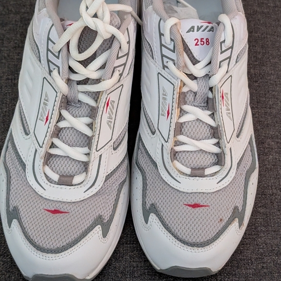 Avia Women's Gray and White Athletic Sneakers New, 9 - Picture 3 of 4